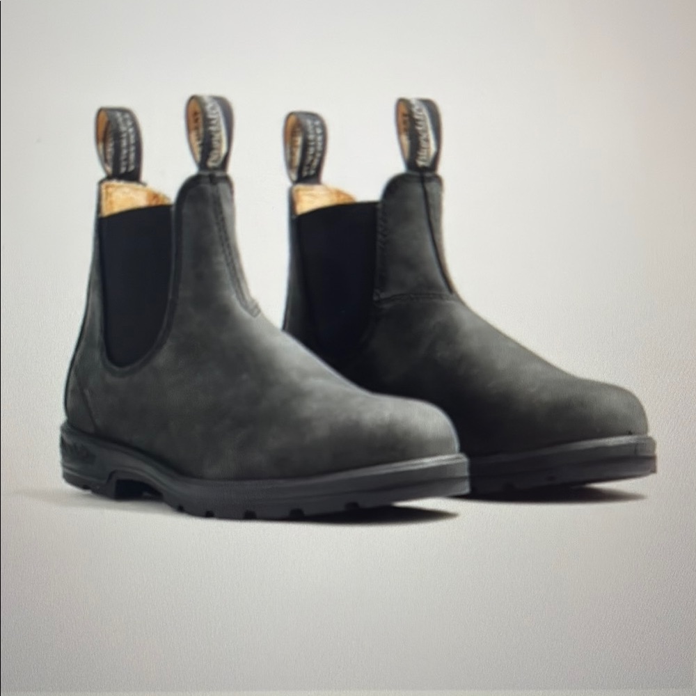 Blundstone Classic 587 Size Women 10, Men 8, EU41, UK/AU7 Rustic Black Chelsea